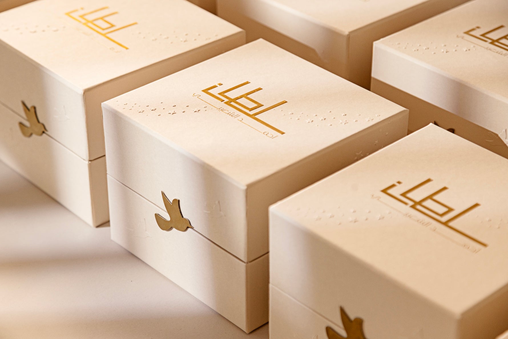 A Sky of Wishes bespoke – gift box with gold Murano candle and steel bird sculpture فاخر من أتيليه كاروسيل