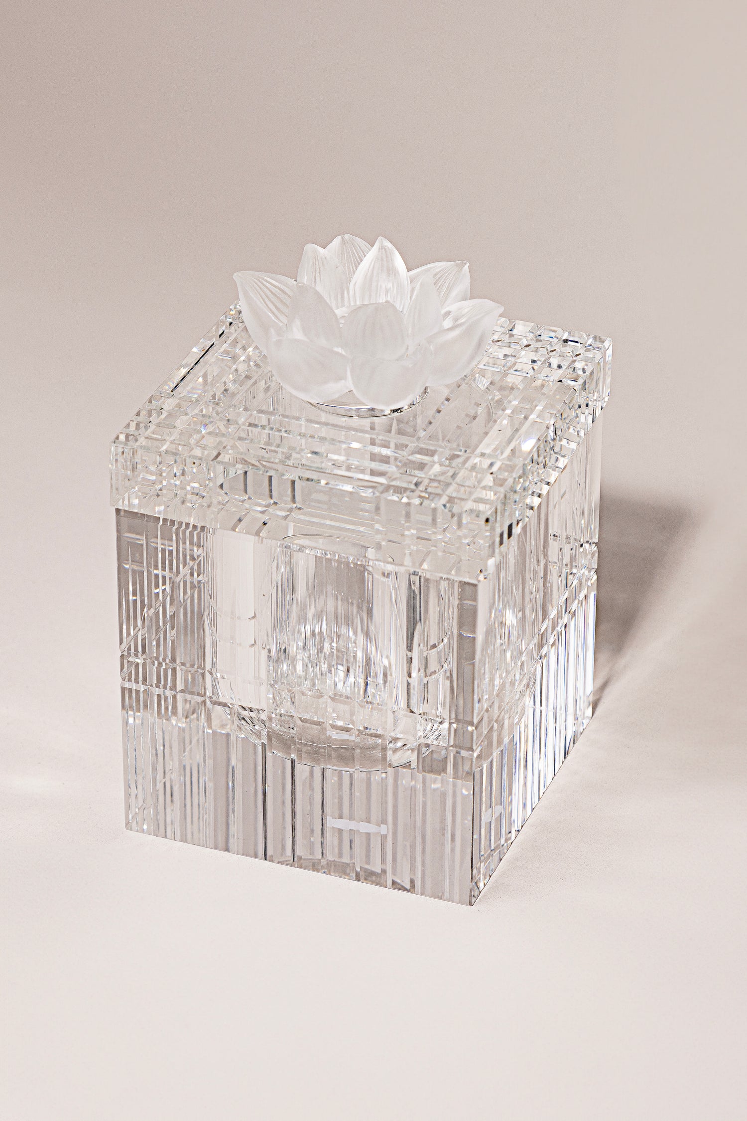 Crystal Lotus – transparent crystal jar with frosted white lotus flower lid فاخر من أتيليه كاروسيل