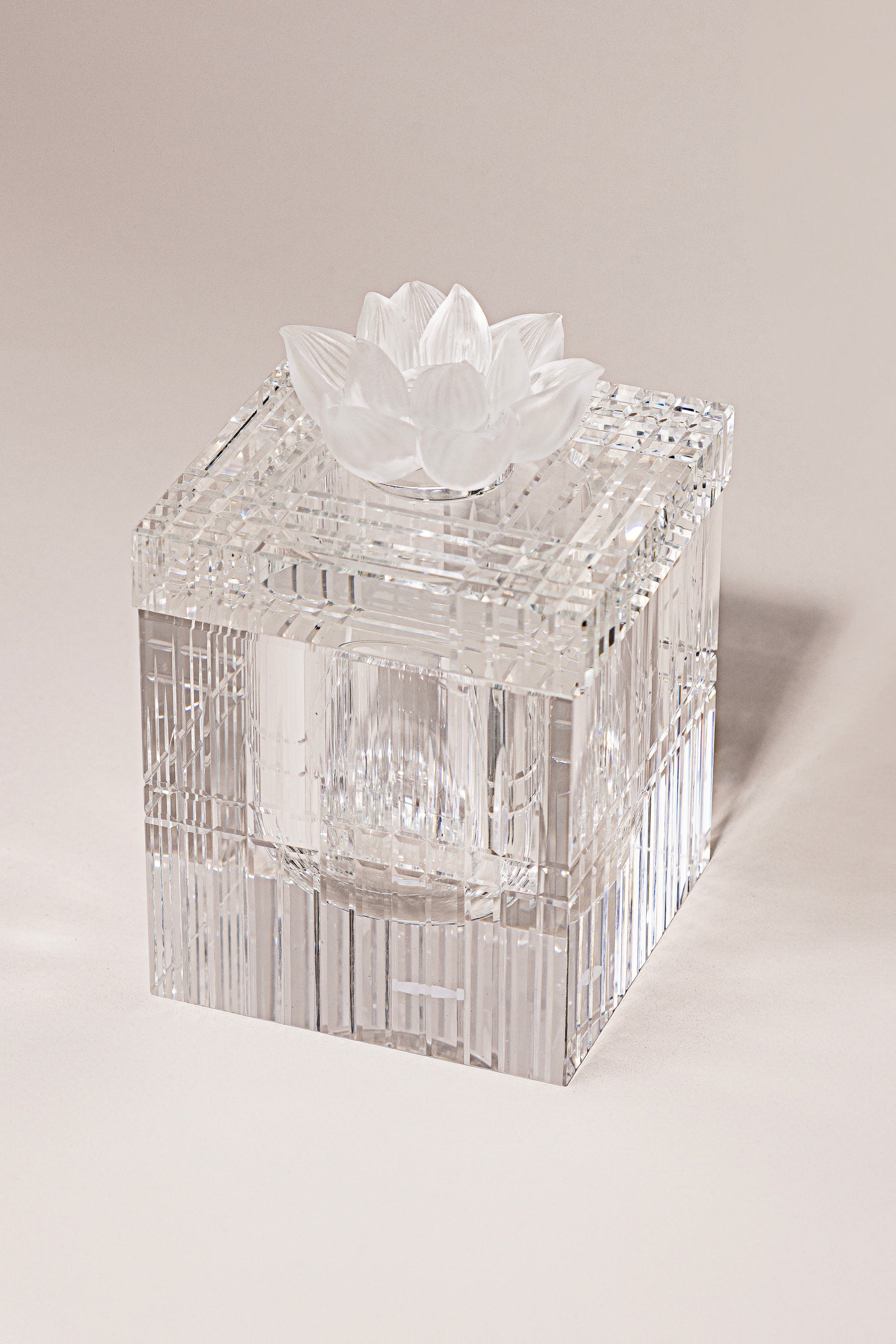 Crystal Lotus – transparent crystal jar with frosted white lotus flower lid فاخر من أتيليه كاروسيل