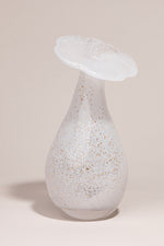 Daisy luxury white glass vase with gold sparkle details by Atelier Carrousel