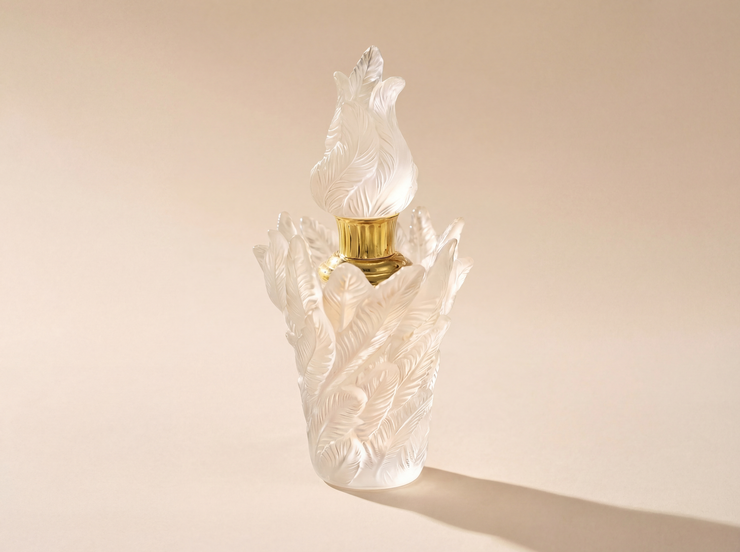 Haya – frosted white oud bottle with feather motifs and gold neck فاخر من أتيليه كاروسيل