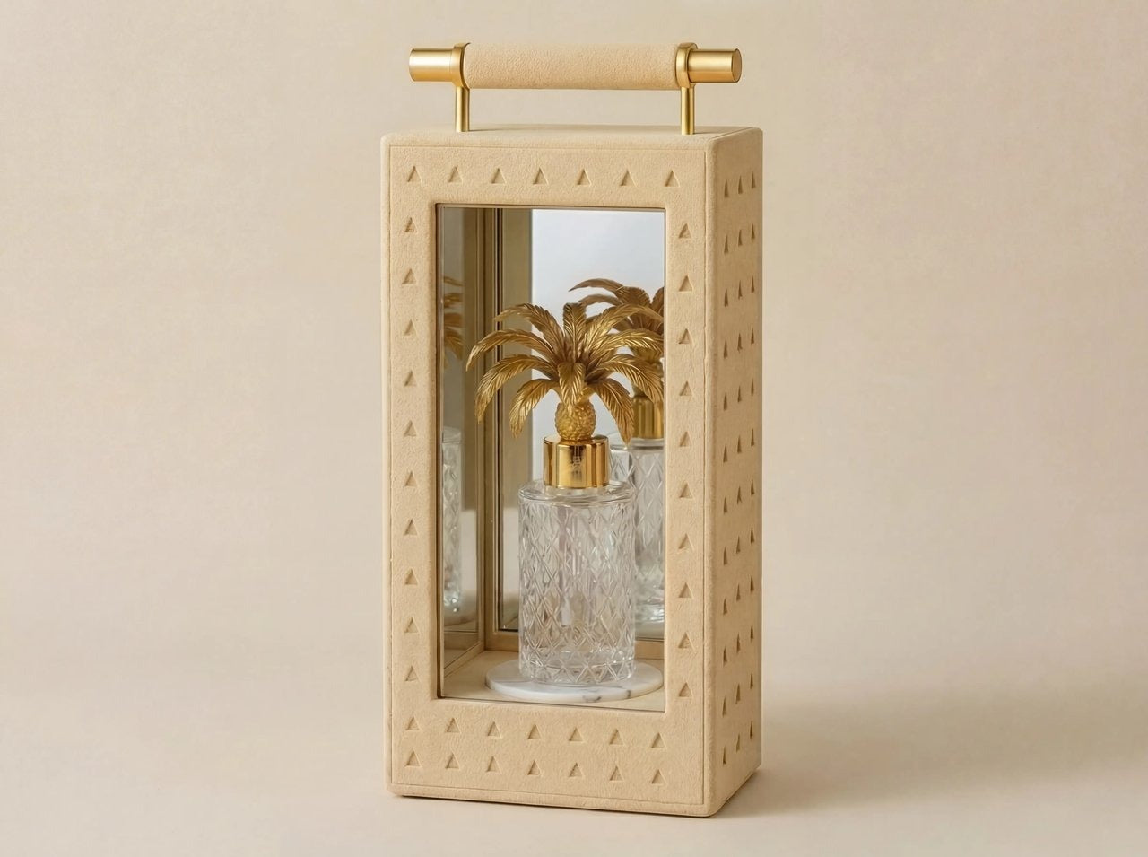 Talilah bespoke royal – crystal oud bottle with Najdi patterns and gold palm tree فاخر من أتيليه كاروسيل