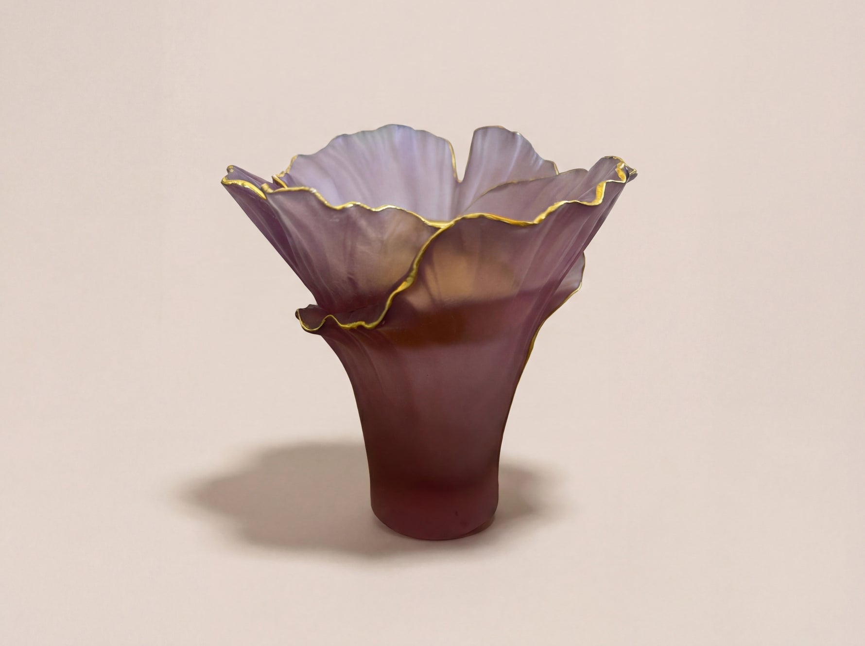 Zahria luxury flower-shaped crystal oud burner with gold edges by Atelier Carrousel