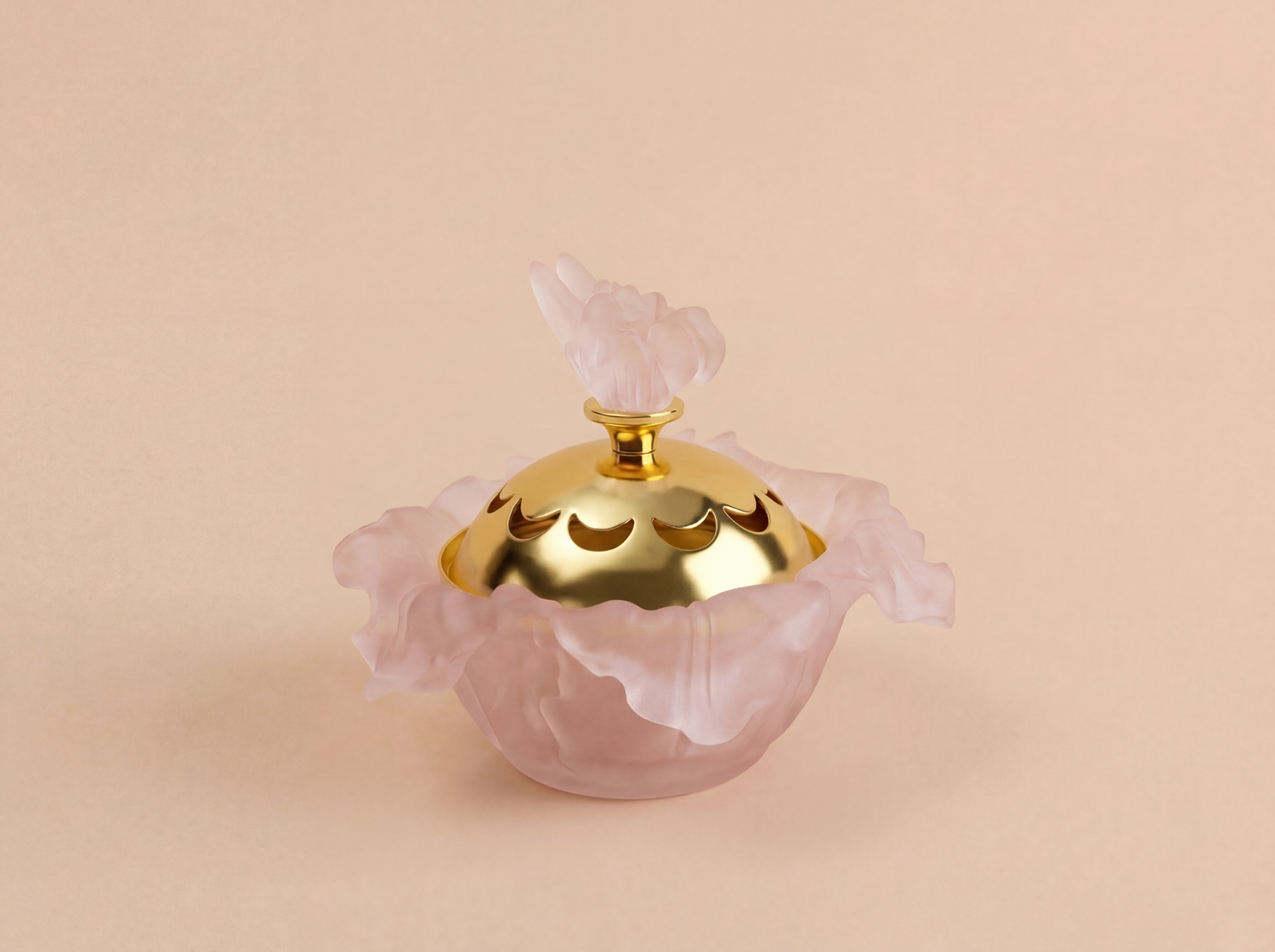 Gardenia – crystal mini oud burner in blush pink with golden dome فاخر من أتيليه كاروسيل