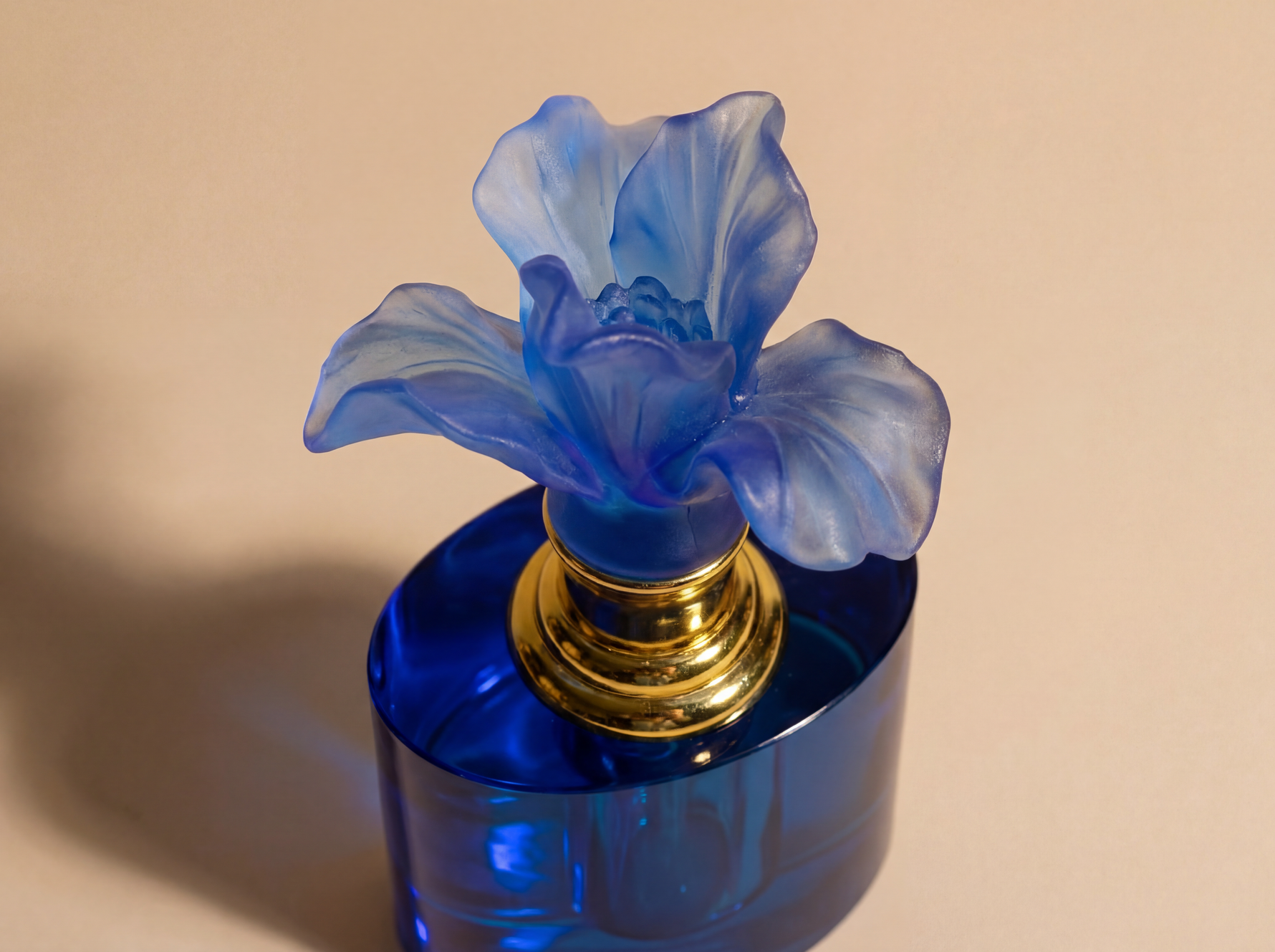 Whisper Bloom Bottle luxury gift by Atelier Carrousel – image 4