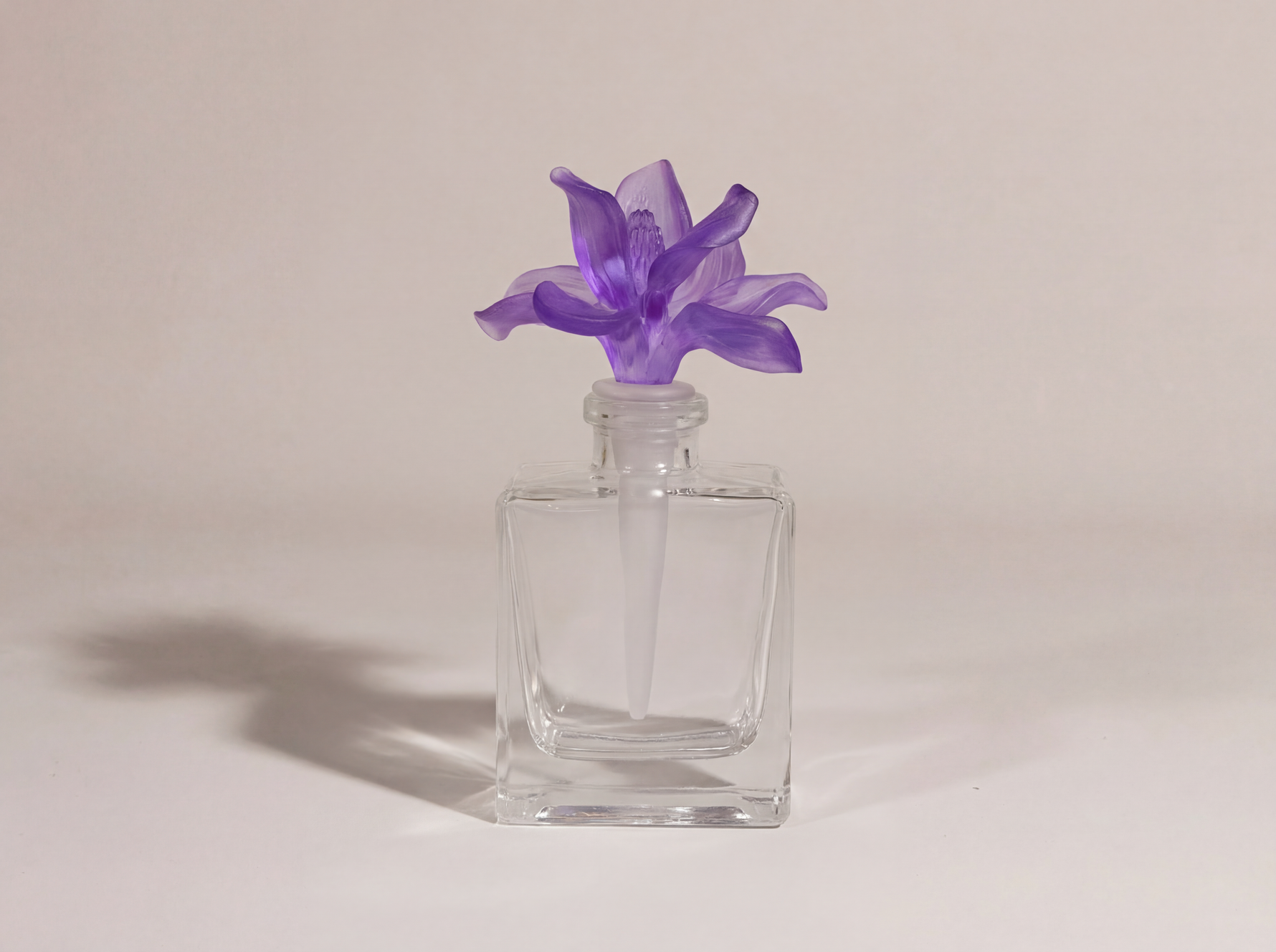 Lily Perfume Bottle luxury gift by Atelier Carrousel – image 4