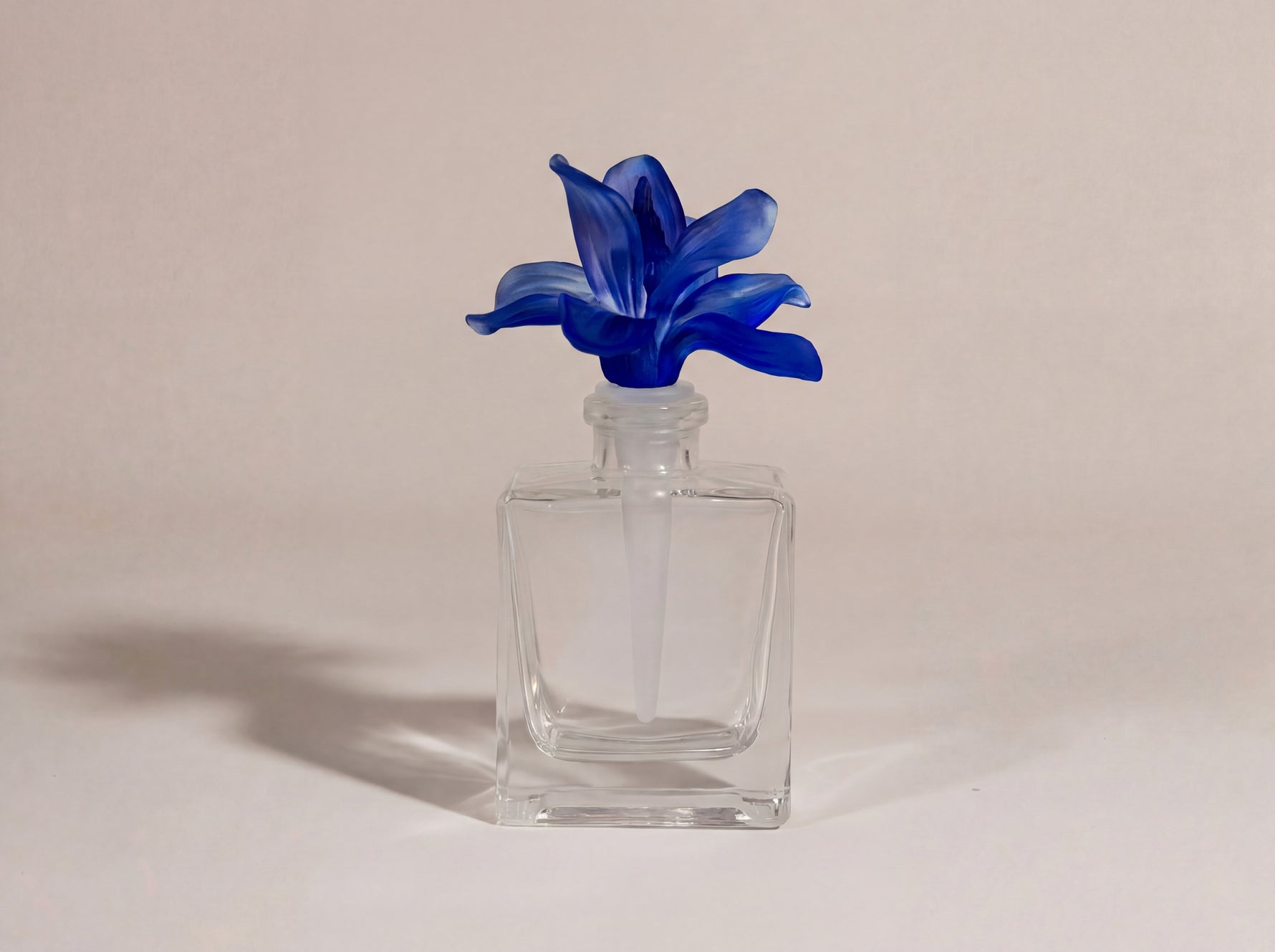 Lily Perfume Bottle luxury gift by Atelier Carrousel – image 6