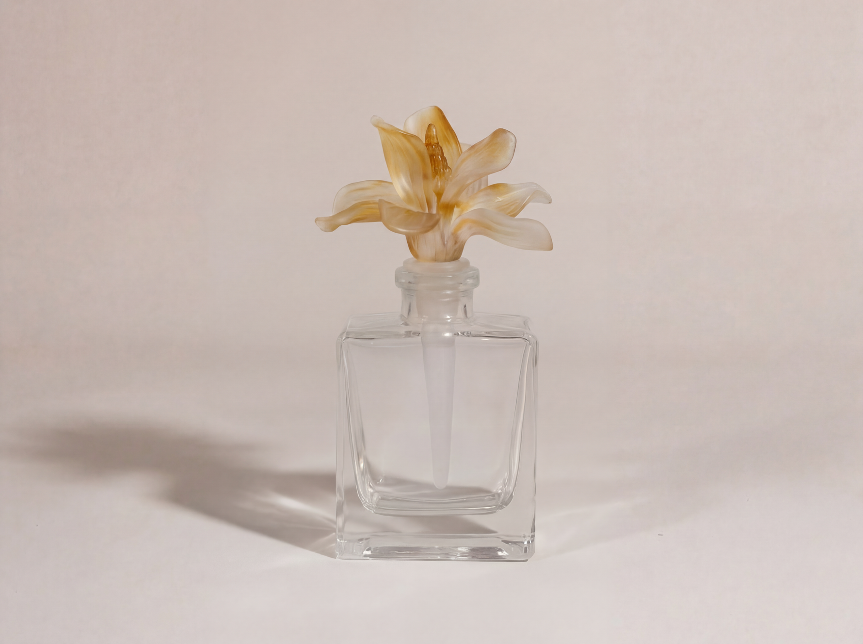 Lily Perfume Bottle luxury gift by Atelier Carrousel – image 7