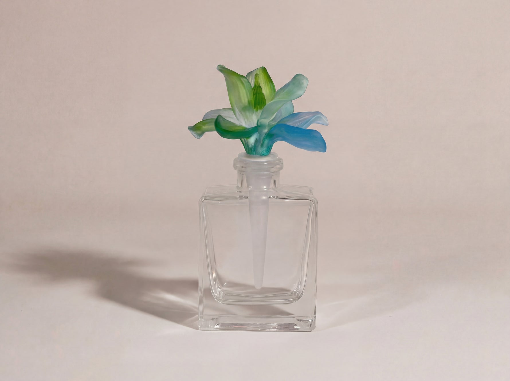 Lily Perfume Bottle luxury gift by Atelier Carrousel – image 9