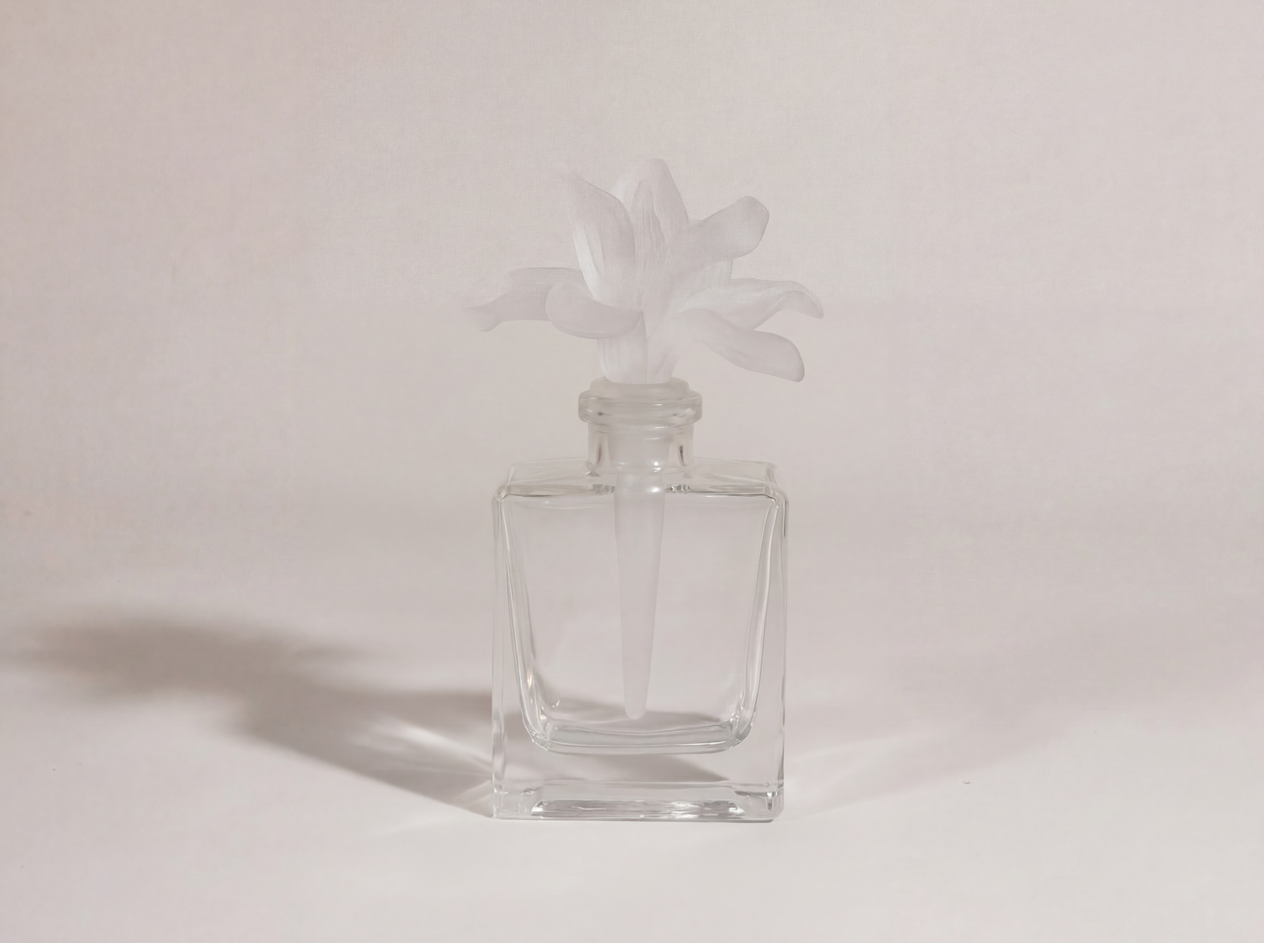 Lily Perfume Bottle luxury gift by Atelier Carrousel – image 3