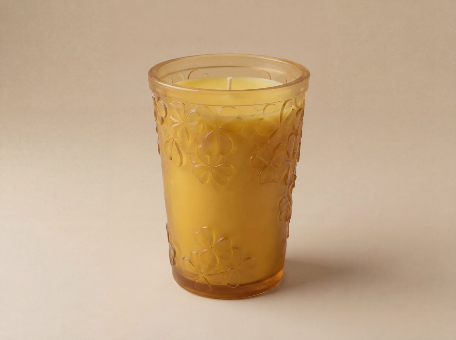 Petal Symphony – textured crystal candle jar with floral embossing فاخر من أتيليه كاروسيل