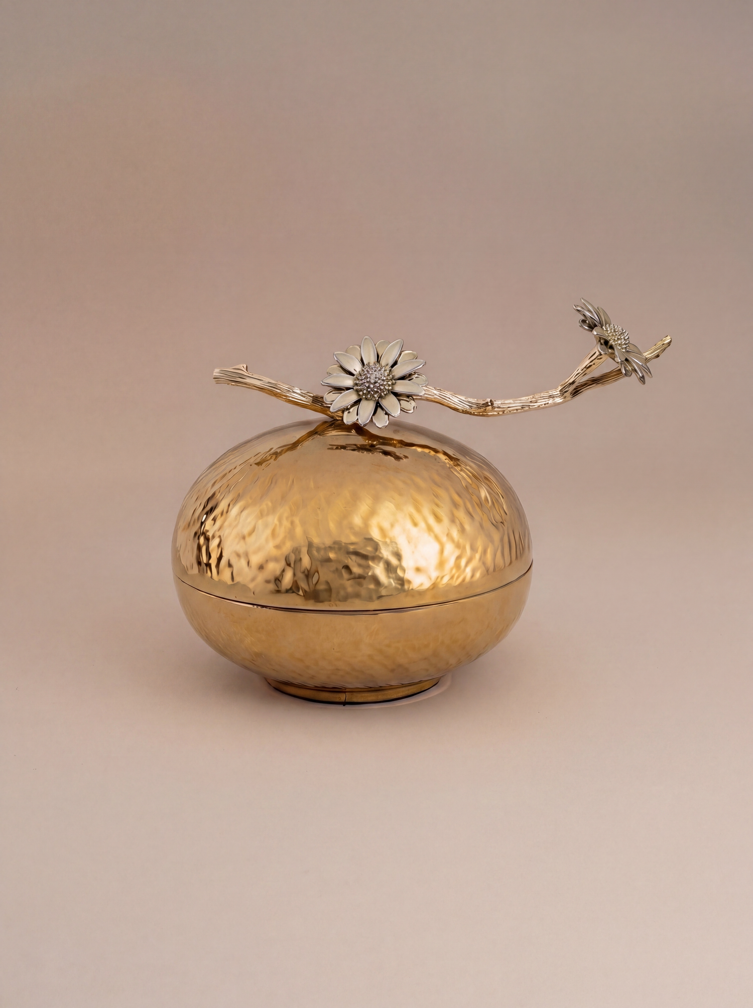 Goldflower – hammered gold bowl with sculptural sunflower branch handle فاخر من أتيليه كاروسيل