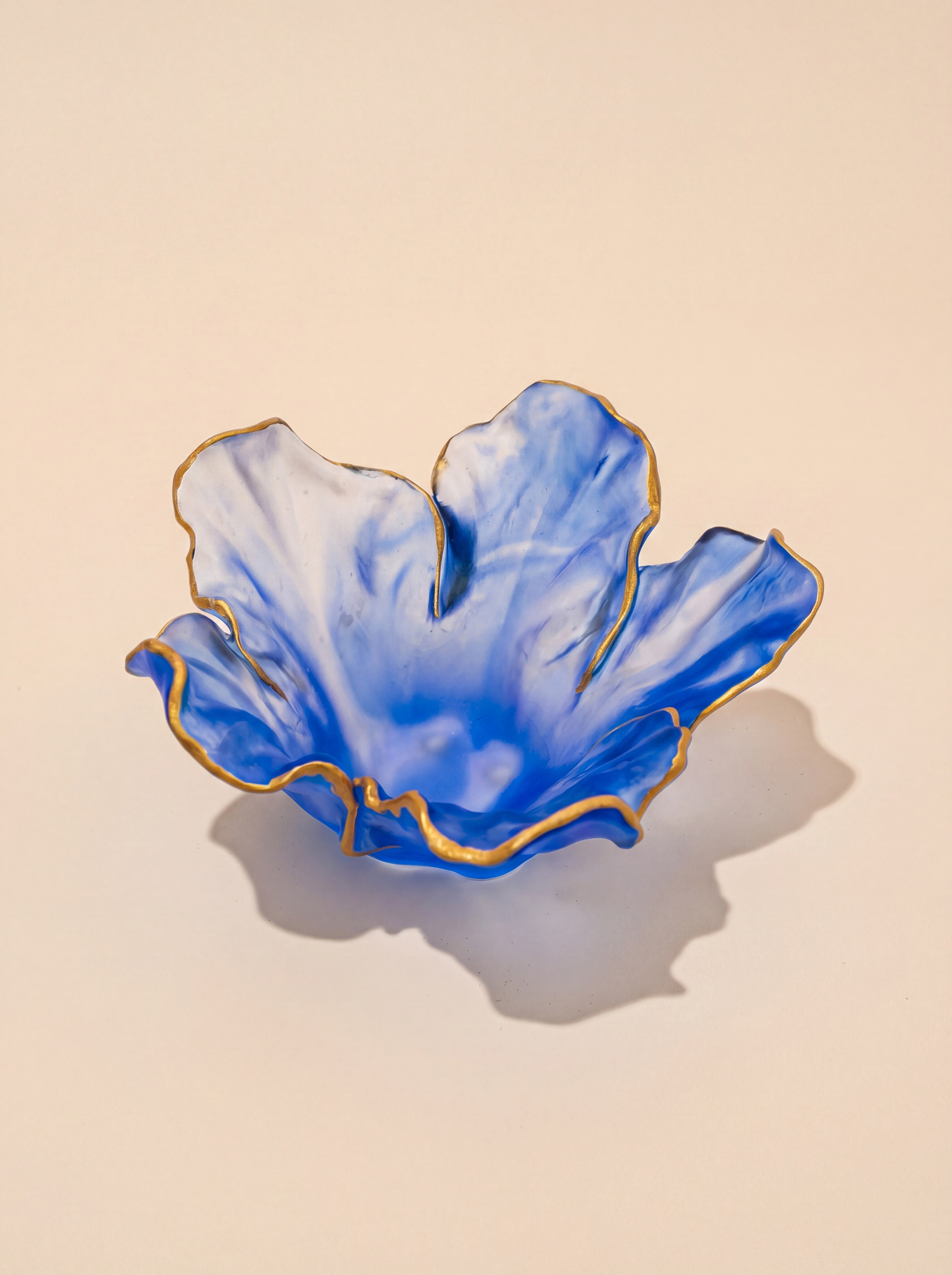 Azure Bloom – blue crystal flower bowl with gold rims فاخر من أتيليه كاروسيل