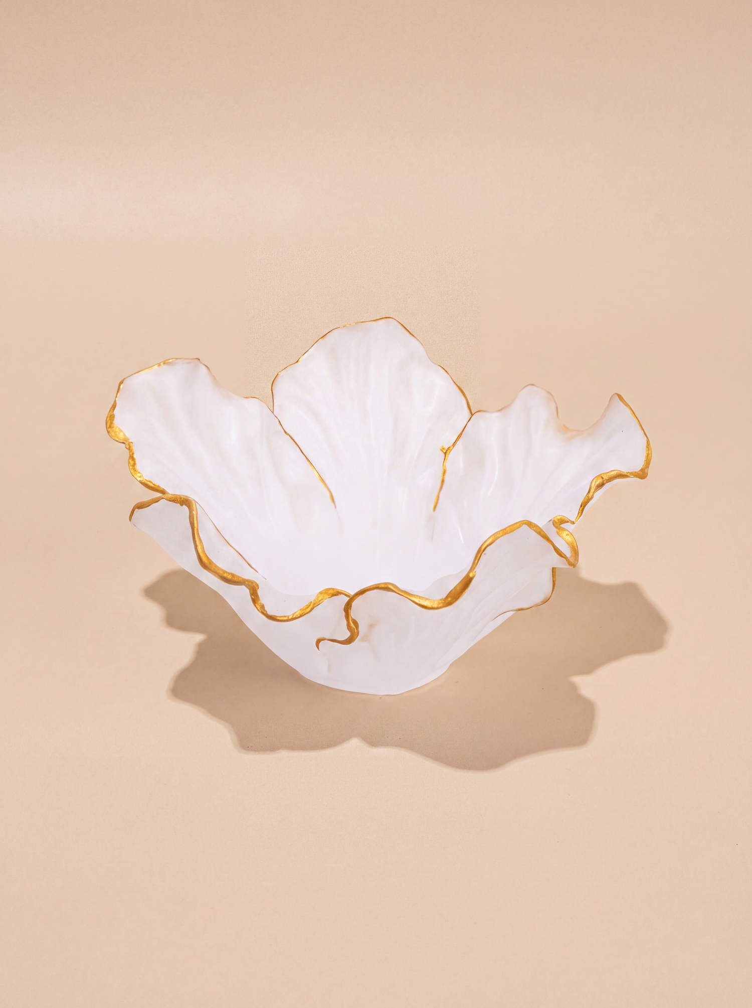 Ivory Bloom – white frosted flower-shaped bowl with gold edges فاخر من أتيليه كاروسيل